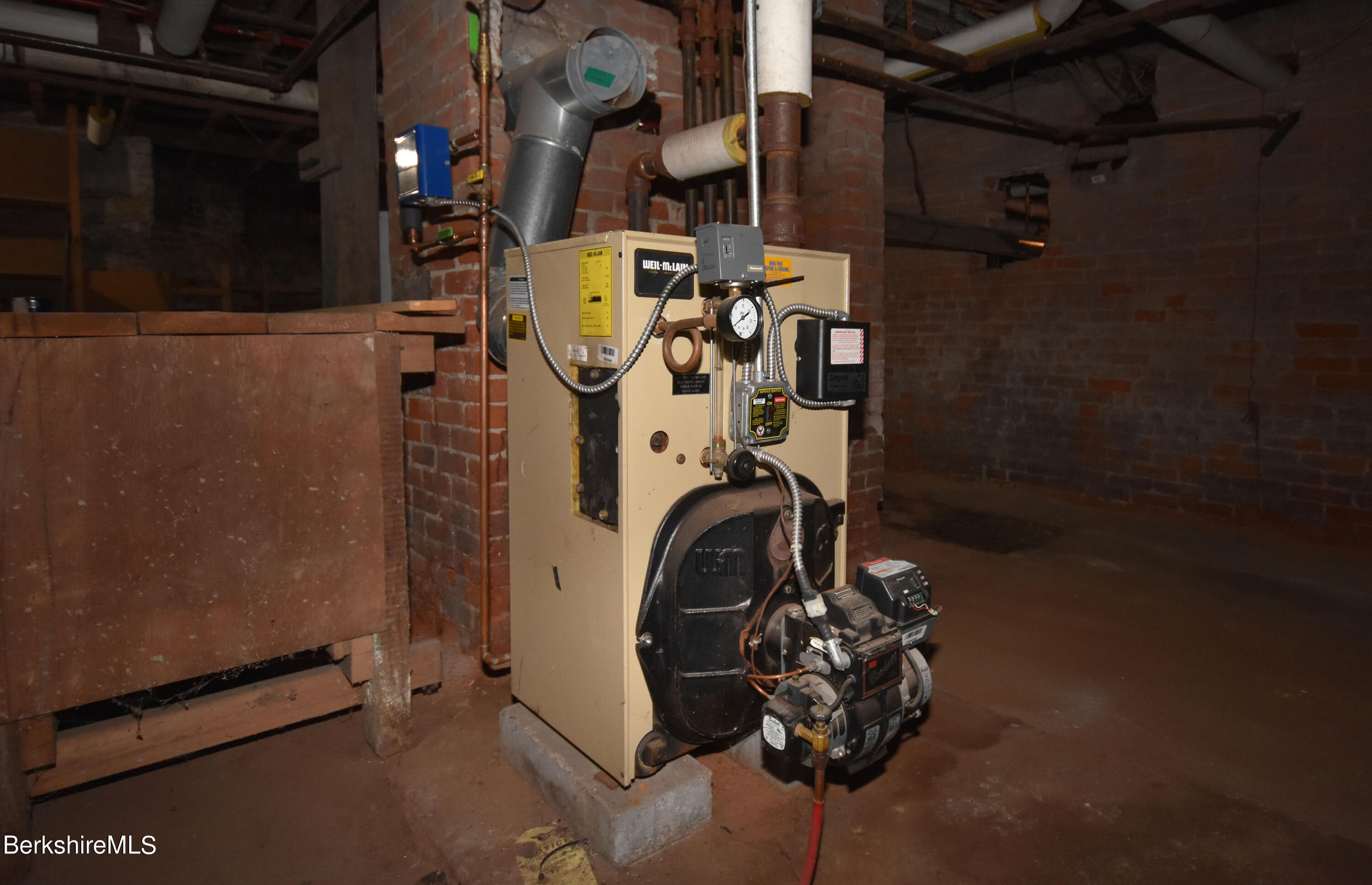 26 Elizabeth Street Pittsfield, MA 01201 - Photo 41 of 43 a utility room with dryer and washer