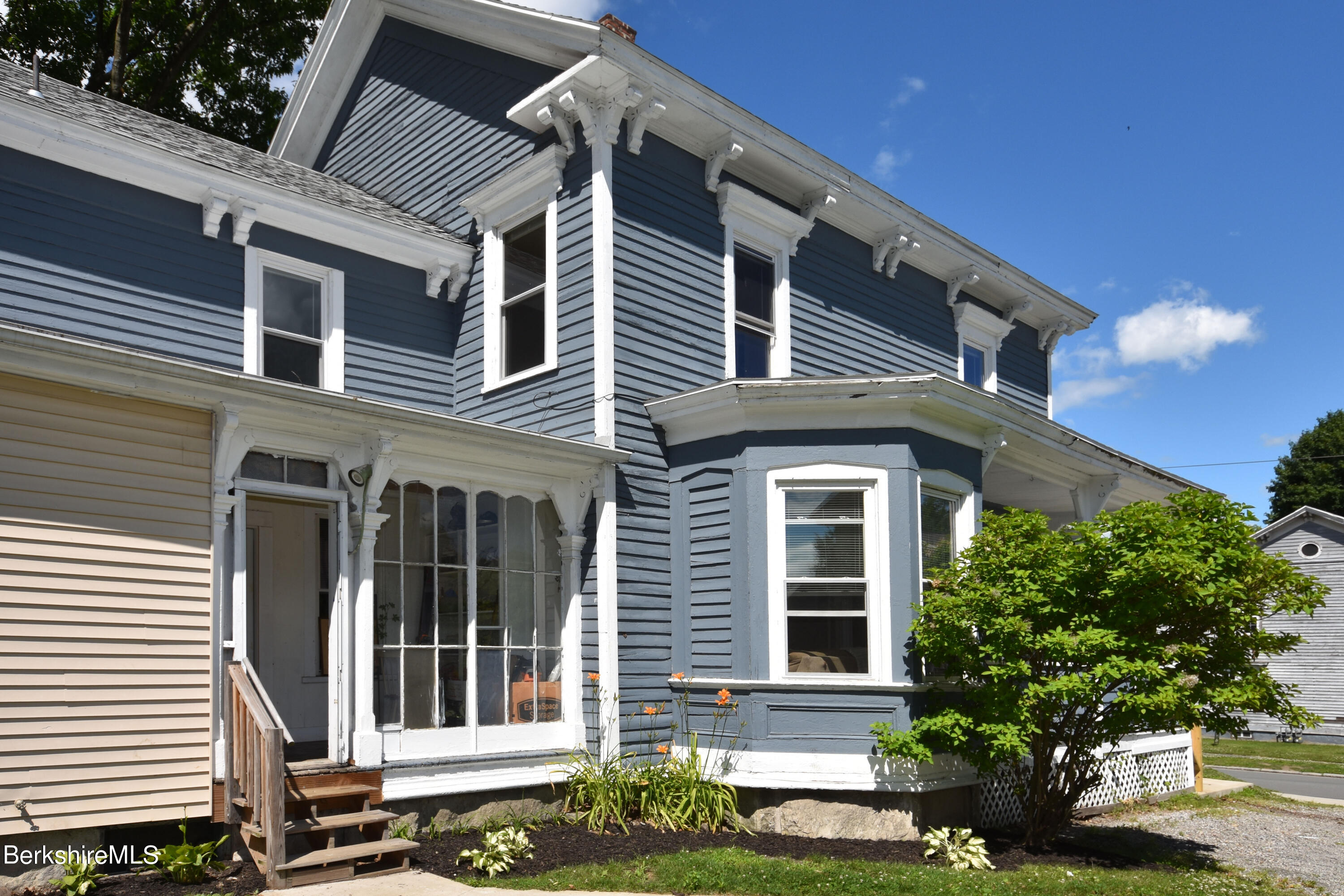 26 Elizabeth Street Pittsfield, MA 01201 - Photo 43 of 43 a front view of a house with garden