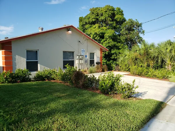$1,750 | 820 14th Street, Unit 2, West Palm Beach, FL 33401