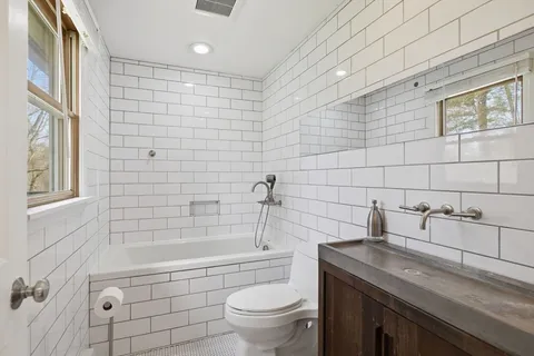 $489,000 | 138 West Street, Easthampton, MA 01027