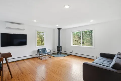 $489,000 | 138 West Street, Easthampton, MA 01027