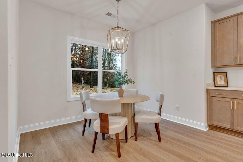 2007 College Road Southaven, MS 38672 - Photo 13 of 36 breakfast room