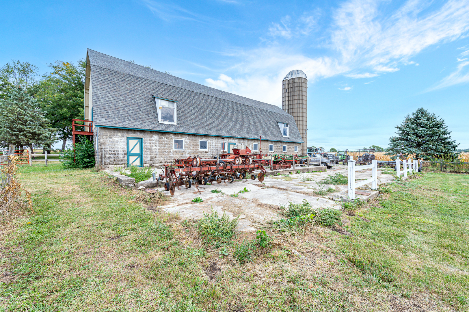 15346 Quigley Road Sycamore, IL 60178 - Photo 11 of 42 a view of a yard with table and chairs