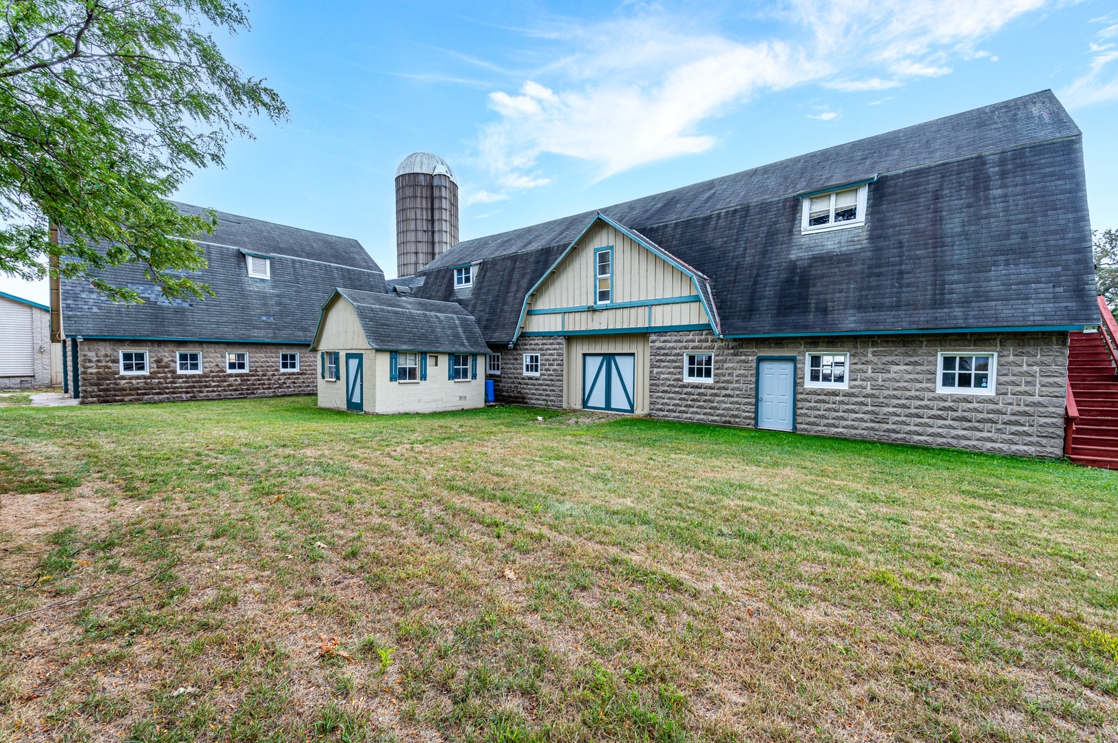 15346 Quigley Road Sycamore, IL 60178 - Photo 4 of 42 front view of a house with a yard