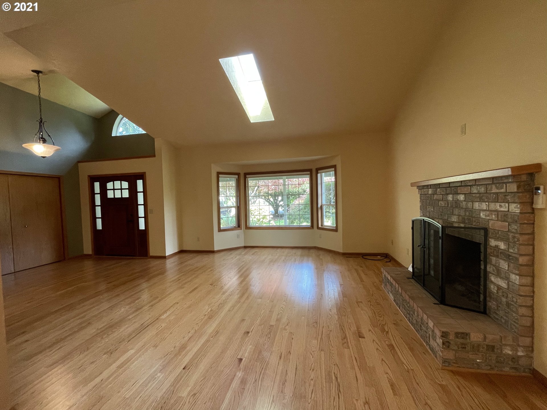 41610 Madrone Street Springfield, OR 97478 - Photo 4 of 32 Gallery Image 4