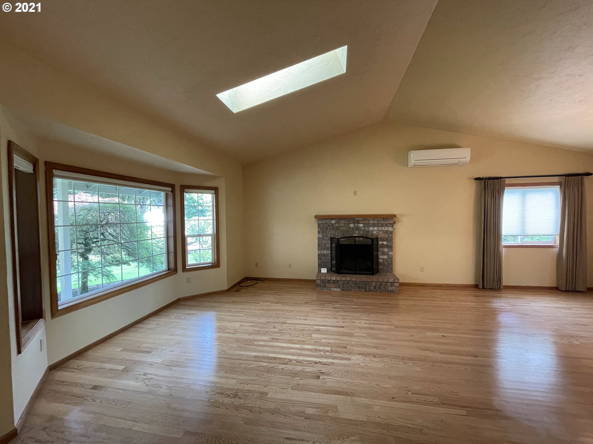 41610 Madrone Street Springfield, OR 97478 - Photo 5 of 32 Gallery Image 5