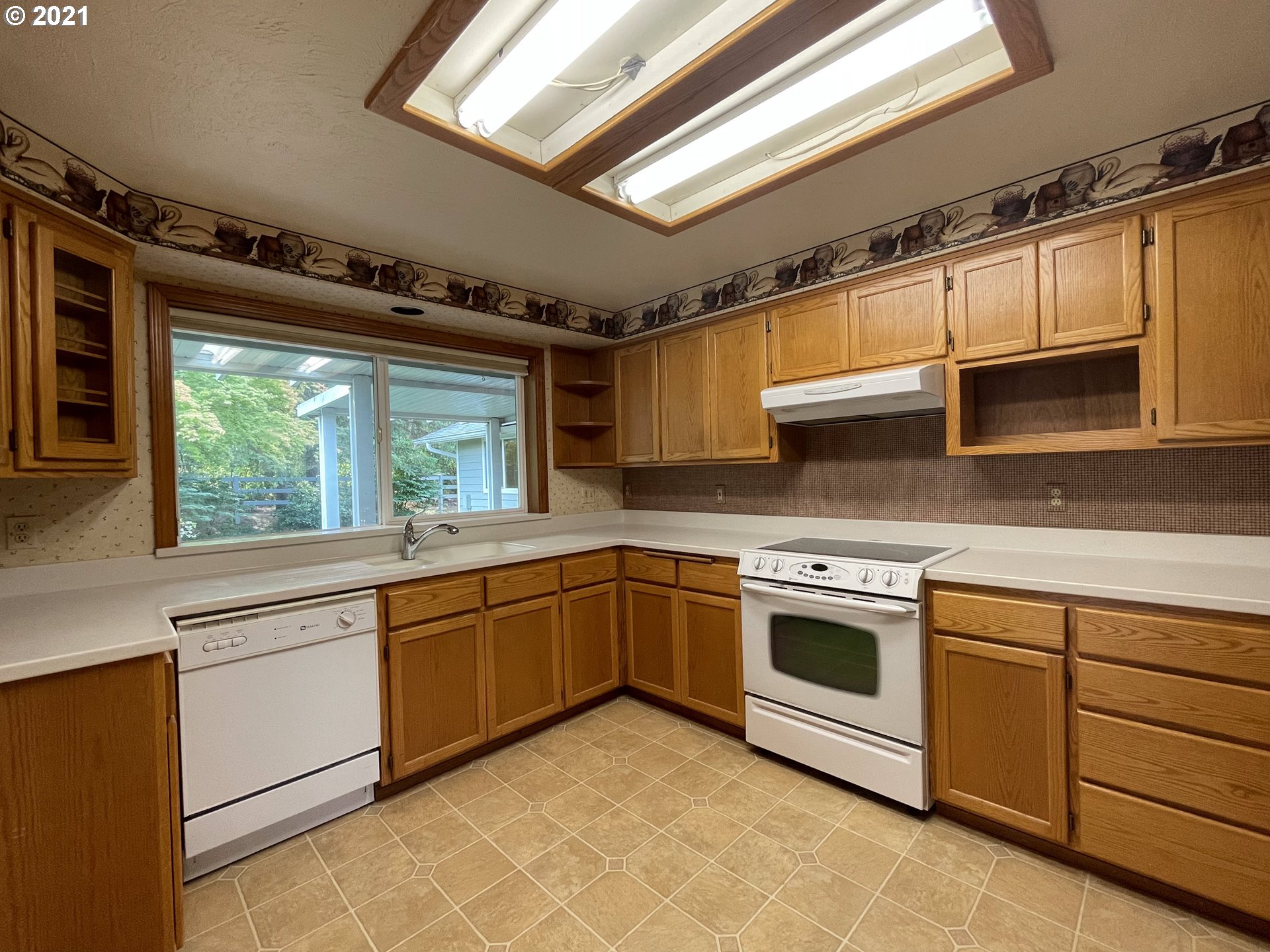 41610 Madrone Street Springfield, OR 97478 - Photo 8 of 32 Gallery Image 8