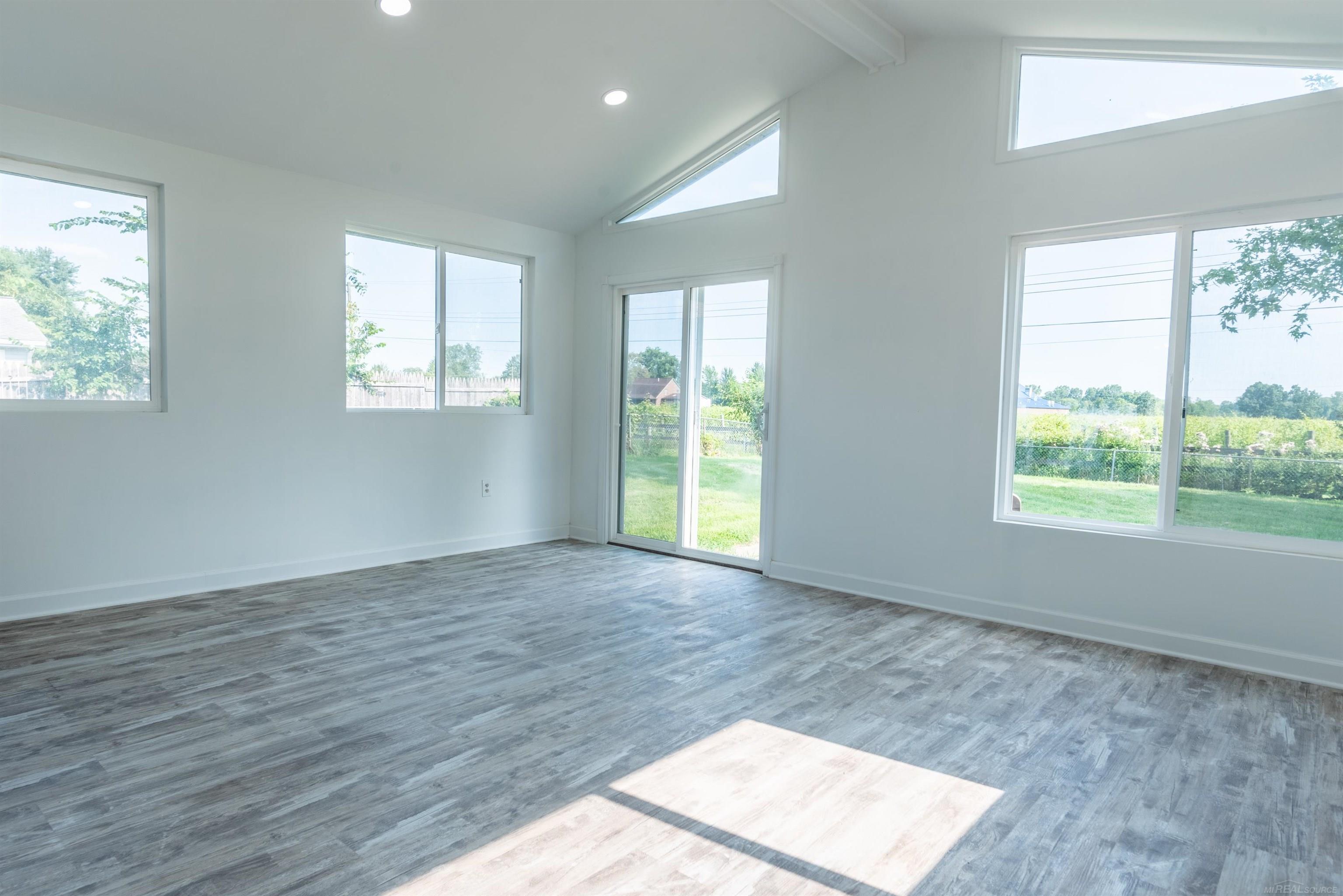 21630 Chester Road Ray, MI 48096 - Photo 14 of 28 50150226-2d4b7edf-9dad-478b-aef5-a99568813bf9.JPG
