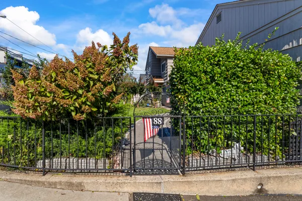 $3,650 | 88 Dean Street, Unit 1, Stamford, CT 06902