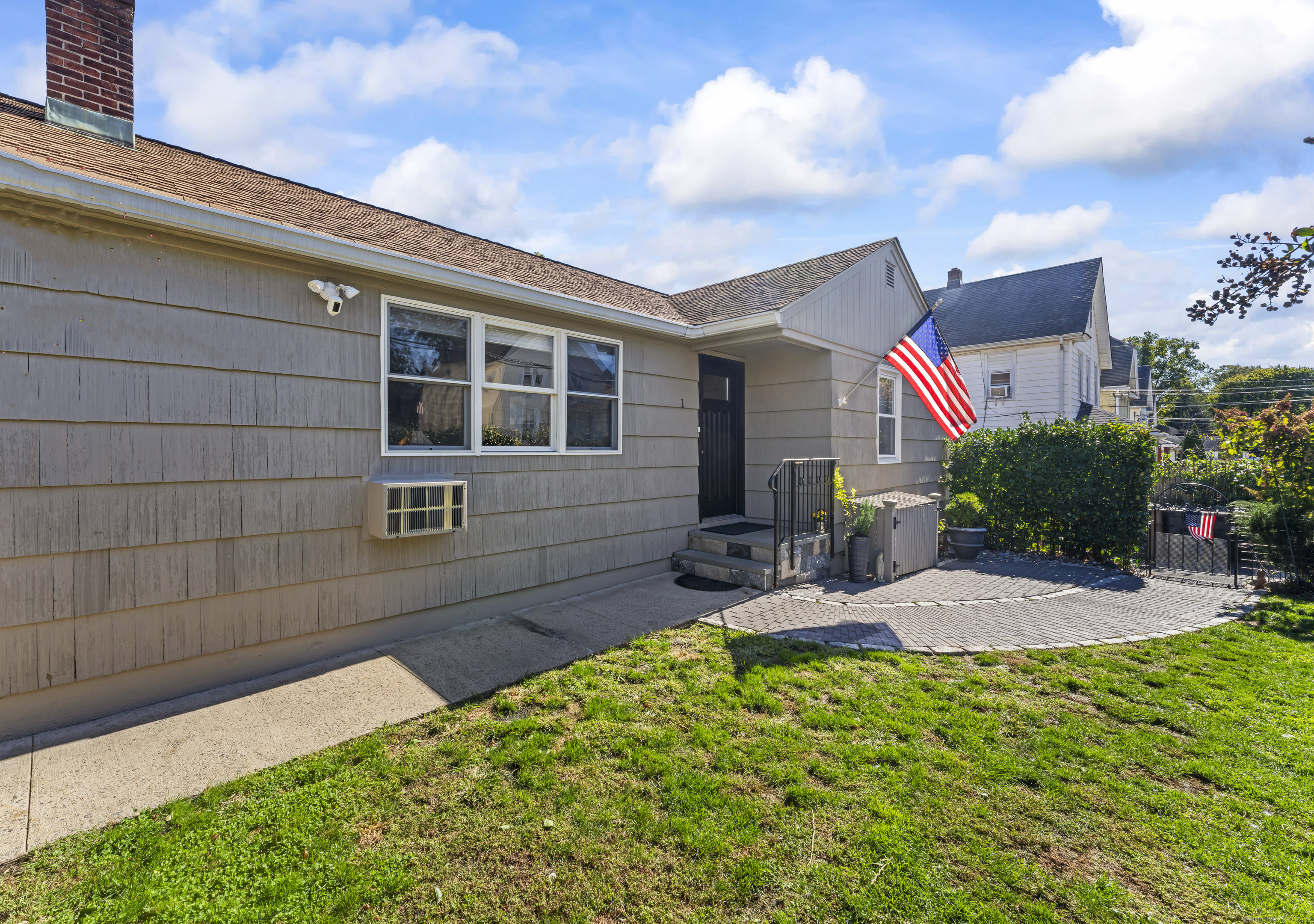 88 Dean Street, Unit 1 Stamford, CT 06902 - Photo 26 of 33