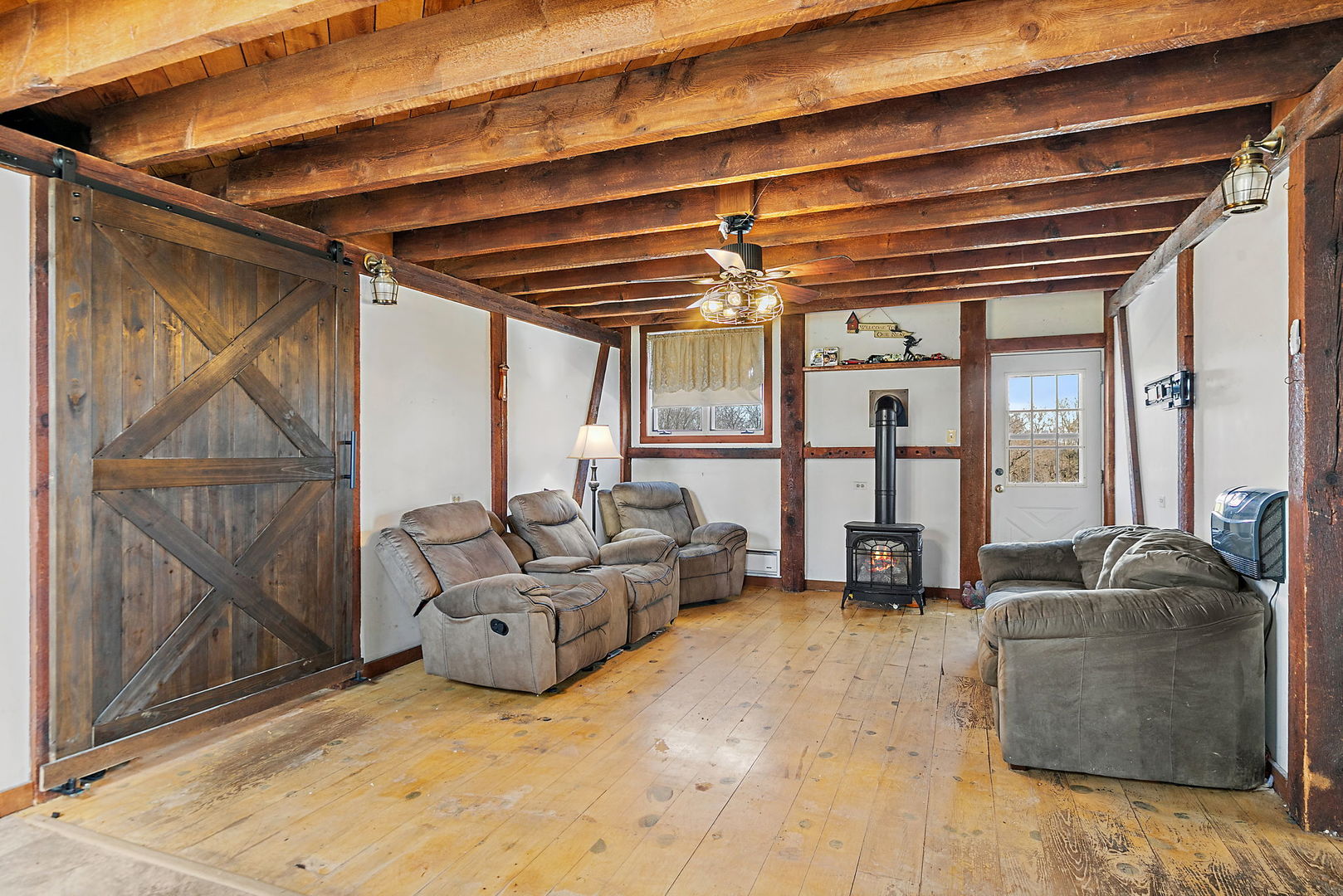 9602 Wright Road Harvard, IL 60033 - Photo 2 of 26 a living room with furniture