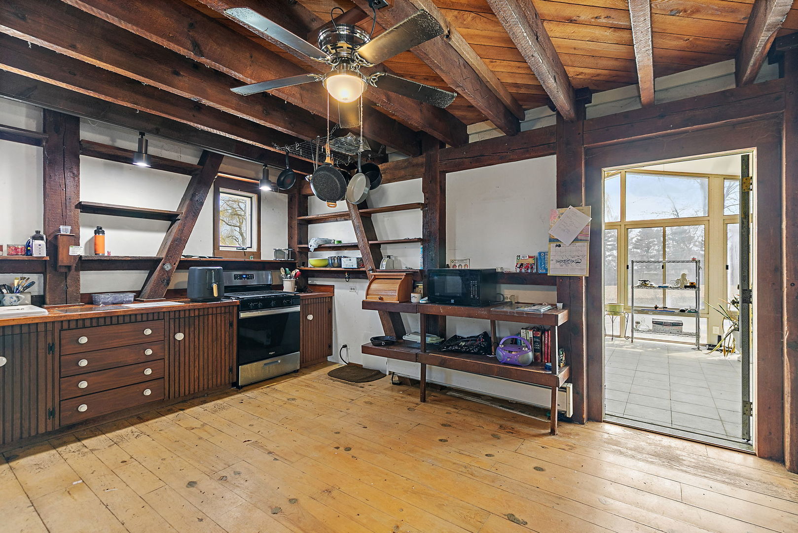 9602 Wright Road Harvard, IL 60033 - Photo 5 of 26 a room with storage and utility