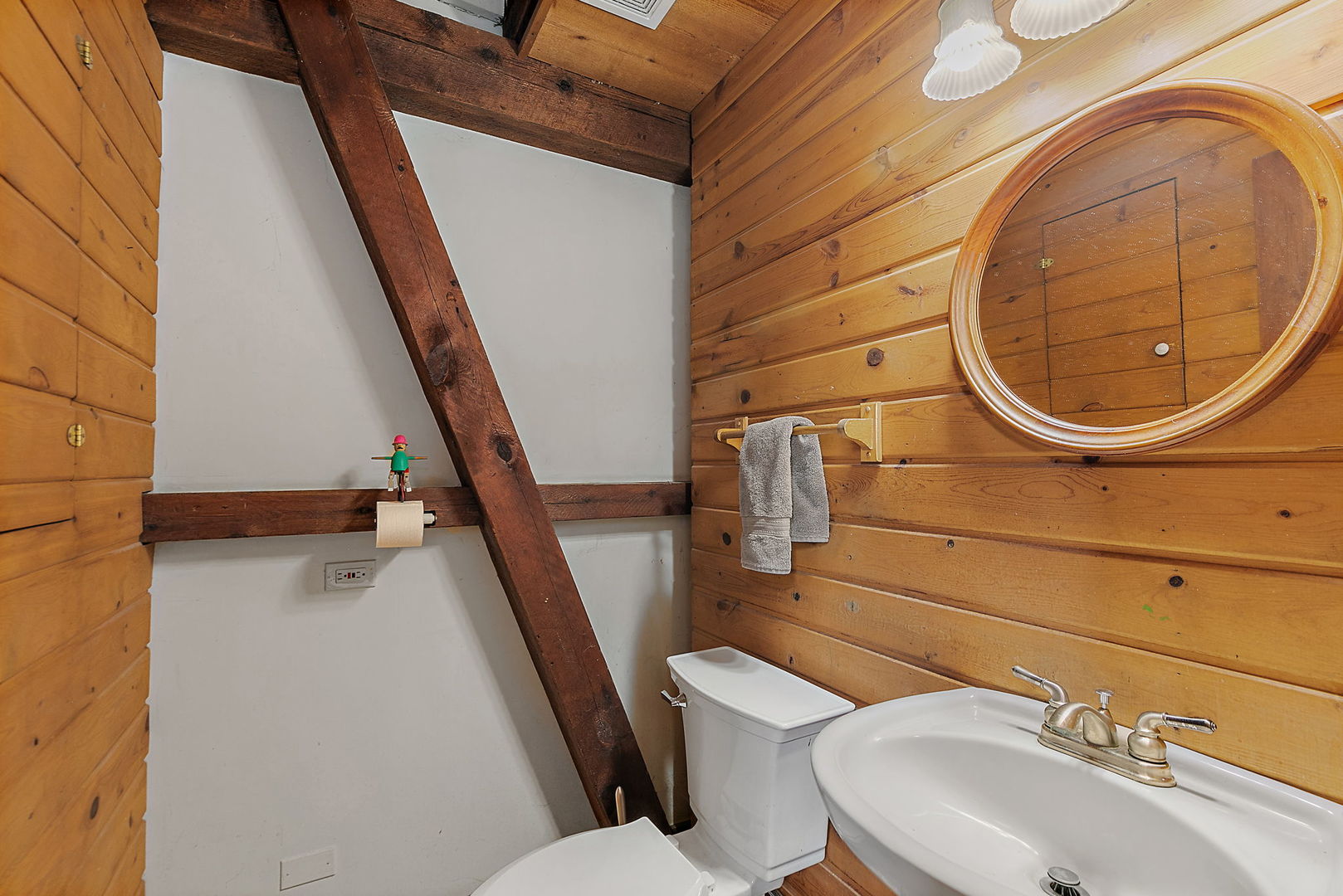 9602 Wright Road Harvard, IL 60033 - Photo 8 of 26 a bathroom with a toilet sink and mirror