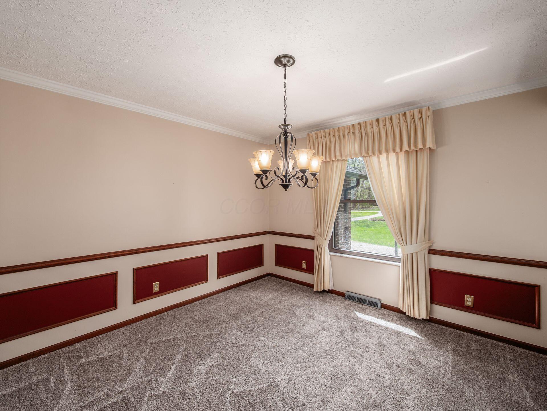 2434 Carriage Road Powell, OH 43065 - Photo 12 of 62