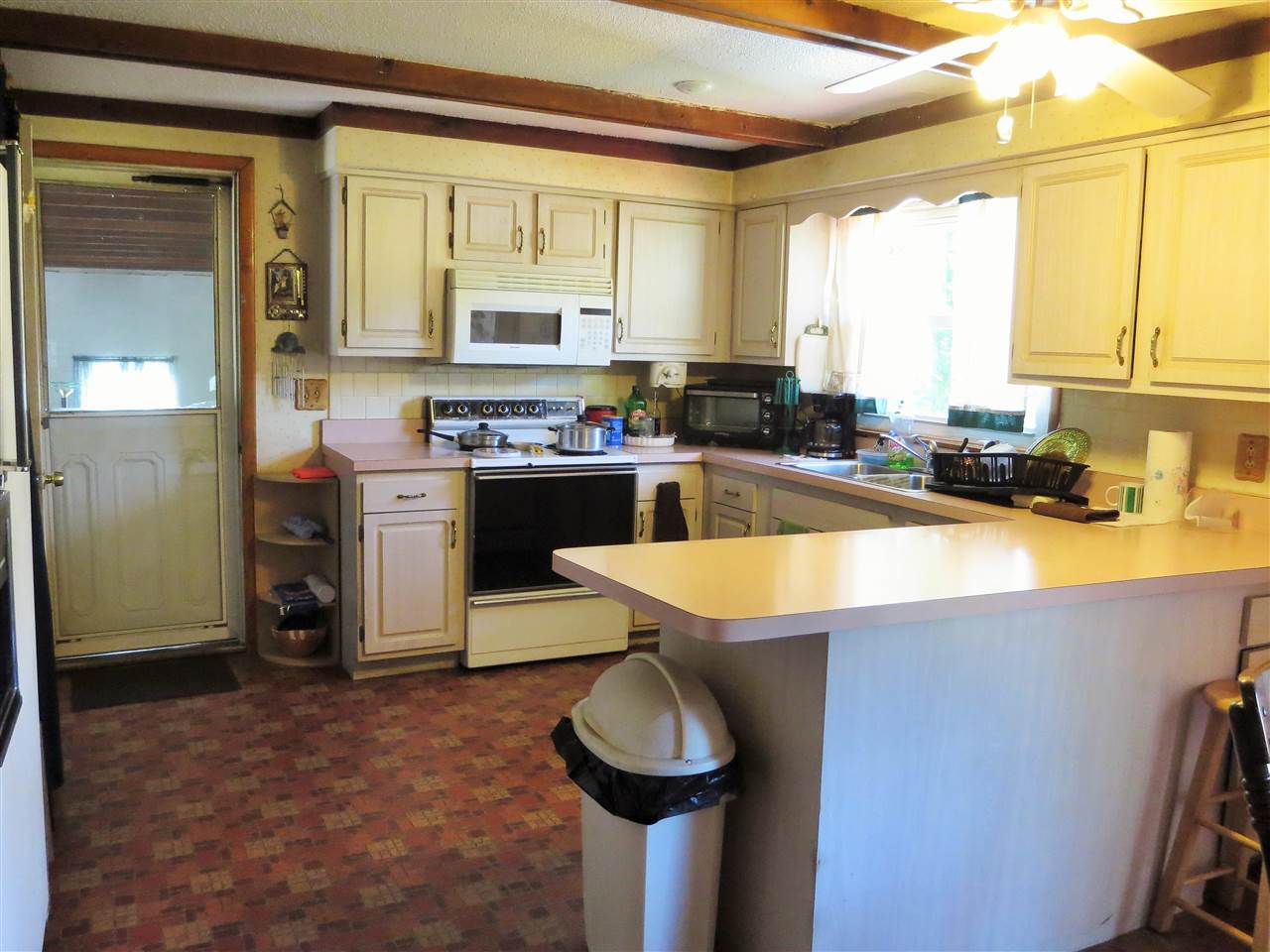 45 Harbour Road Bennington, VT 05201 - Photo 3 of 16
