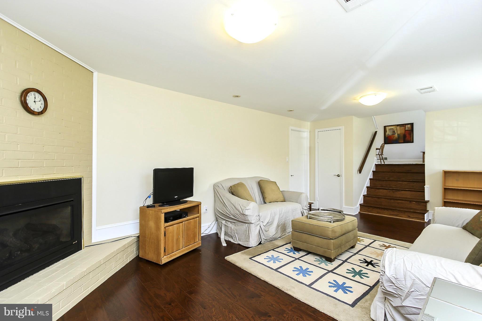 916 Army Road Towson, MD 21204 - Photo 22 of 30 Family Room