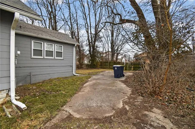 $109,900 | 2407 East 68th Terrace, Kansas City, MO 64132