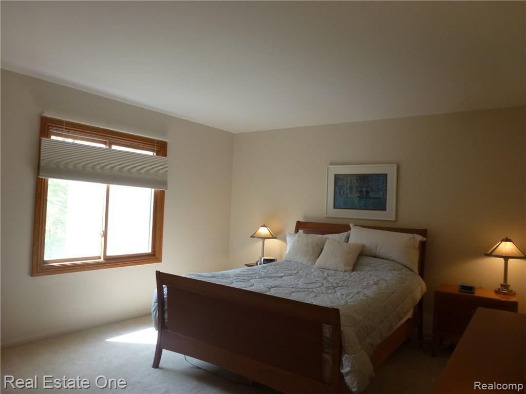 2176 Rochelle Park Drive, Unit 108 Rochester, MI 48309 - Photo 23 of 42 P1060314.JPG