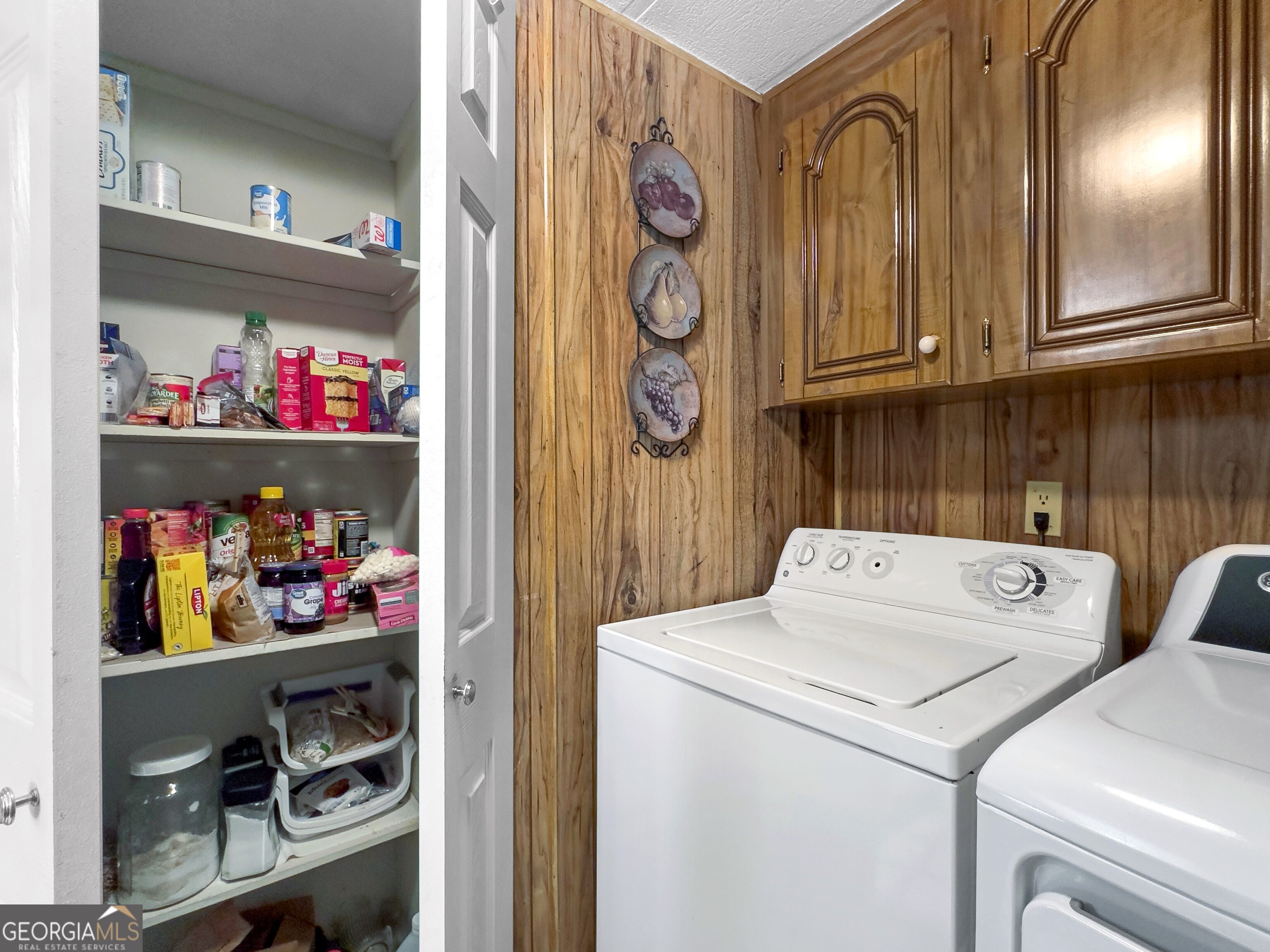 451 Weldon Lake Road Milner, GA 30257 - Photo 22 of 39 a utility room with dryer and washer