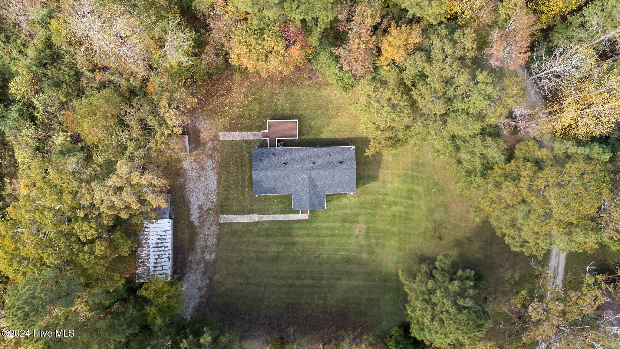 196 Green Road Trenton, NC 28585 - Photo 4 of 58 40-web-or-mls-DJI_20241031140536_0202_D