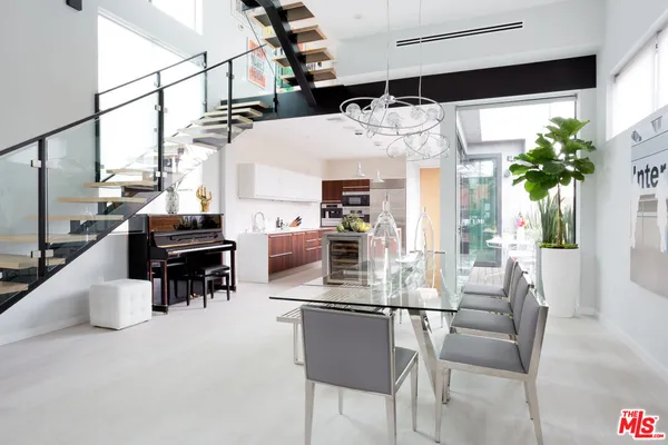 $3,499,999 | 708 Hampton Drive, Venice, CA 90291