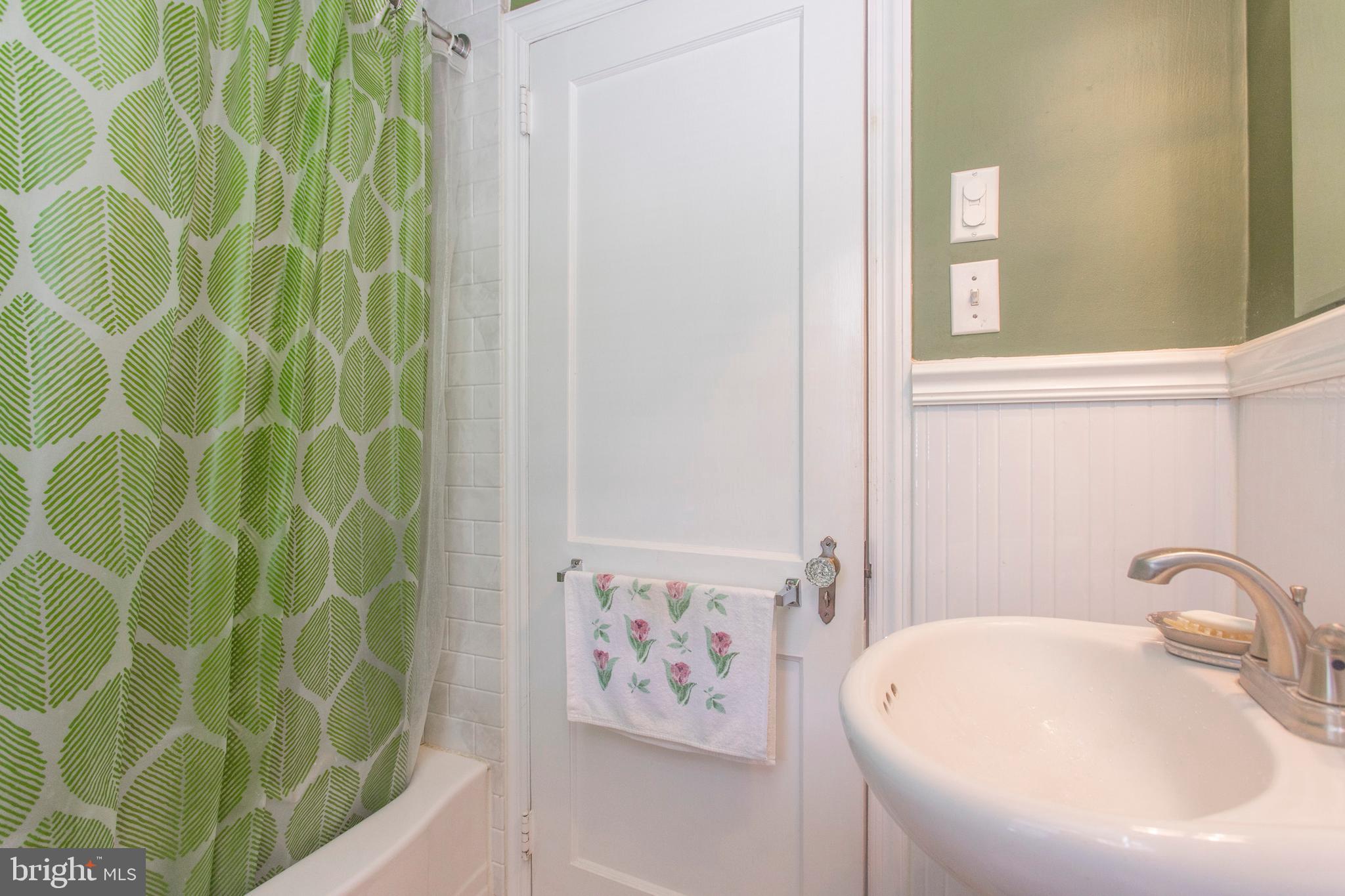 215 Farnham Road Havertown, PA 19083 - Photo 29 of 36 Hall Bath