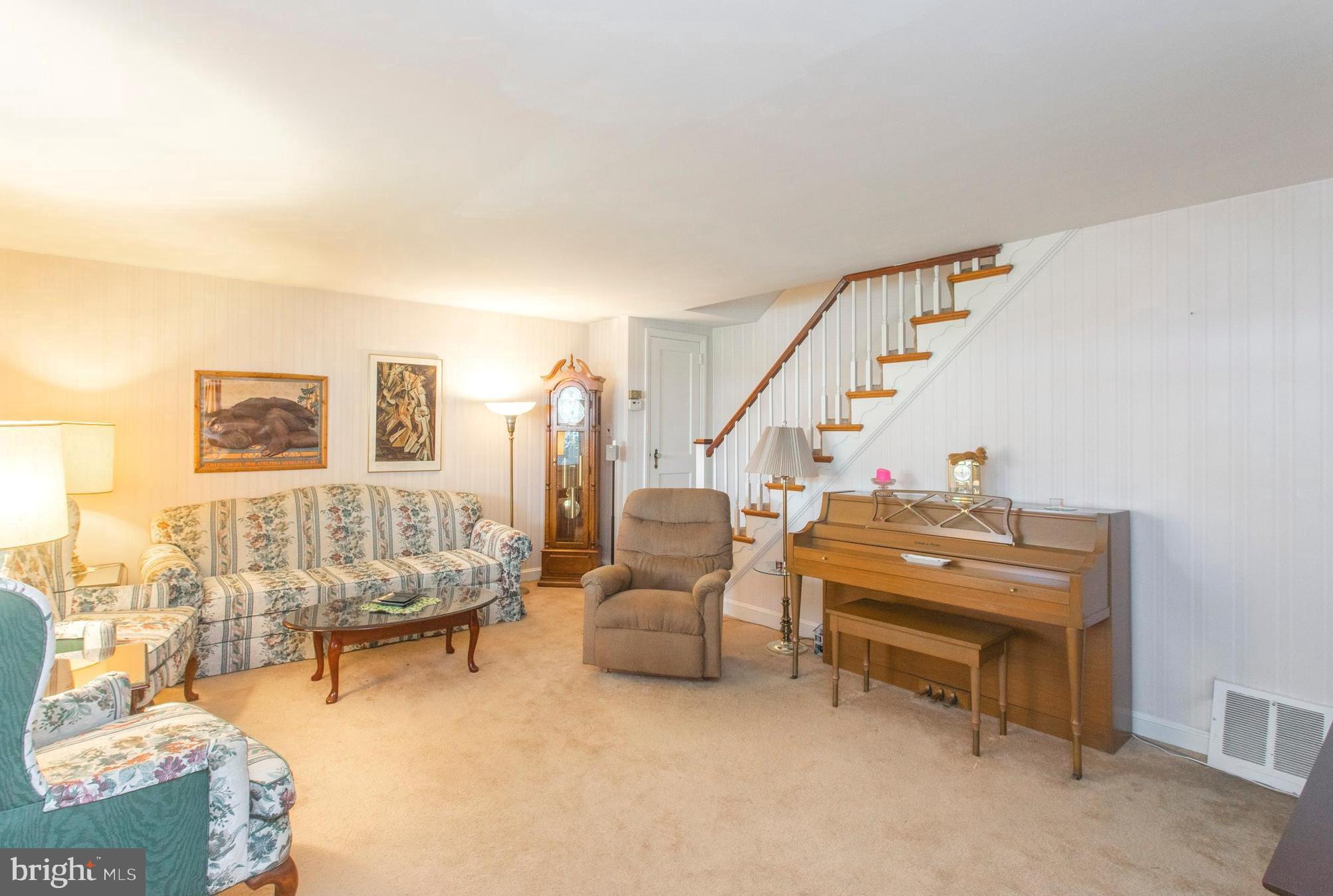 215 Farnham Road Havertown, PA 19083 - Photo 5 of 36 Living Room