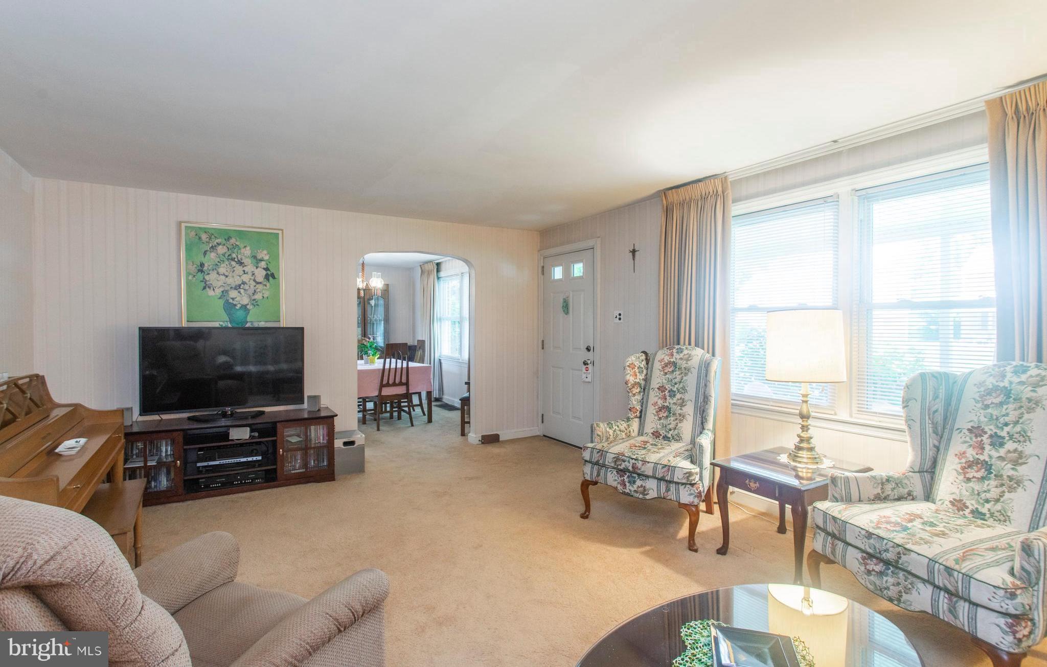 215 Farnham Road Havertown, PA 19083 - Photo 7 of 36 Living Room