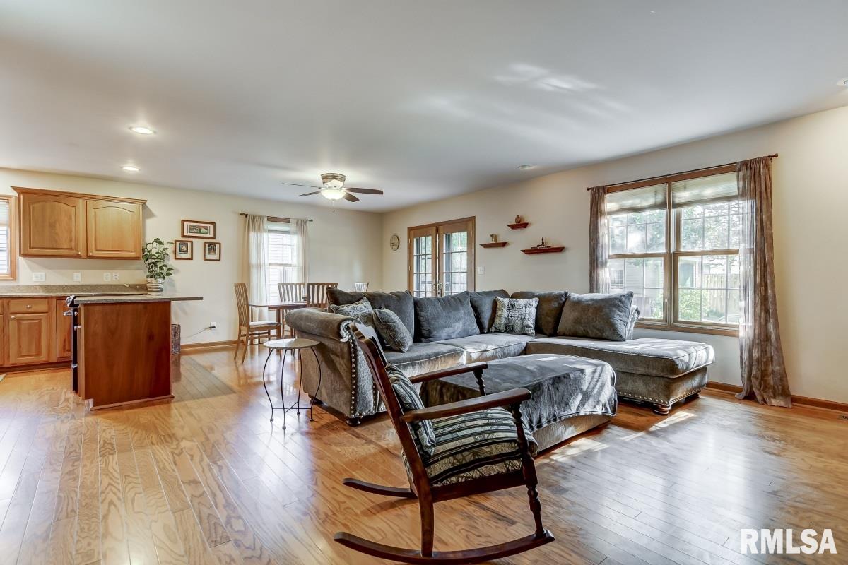 3604 Prairie Smoke Court Springfield, IL 62712 - Photo 3 of 34