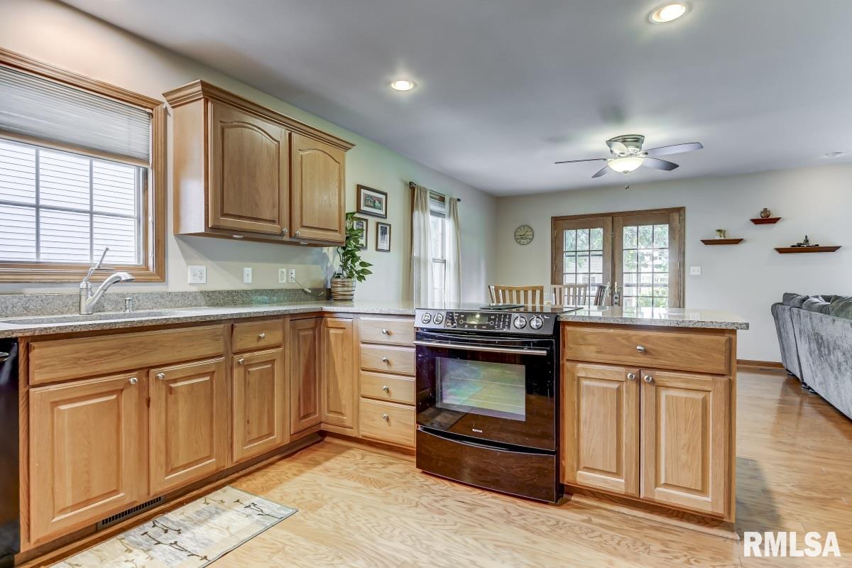 3604 Prairie Smoke Court Springfield, IL 62712 - Photo 8 of 34