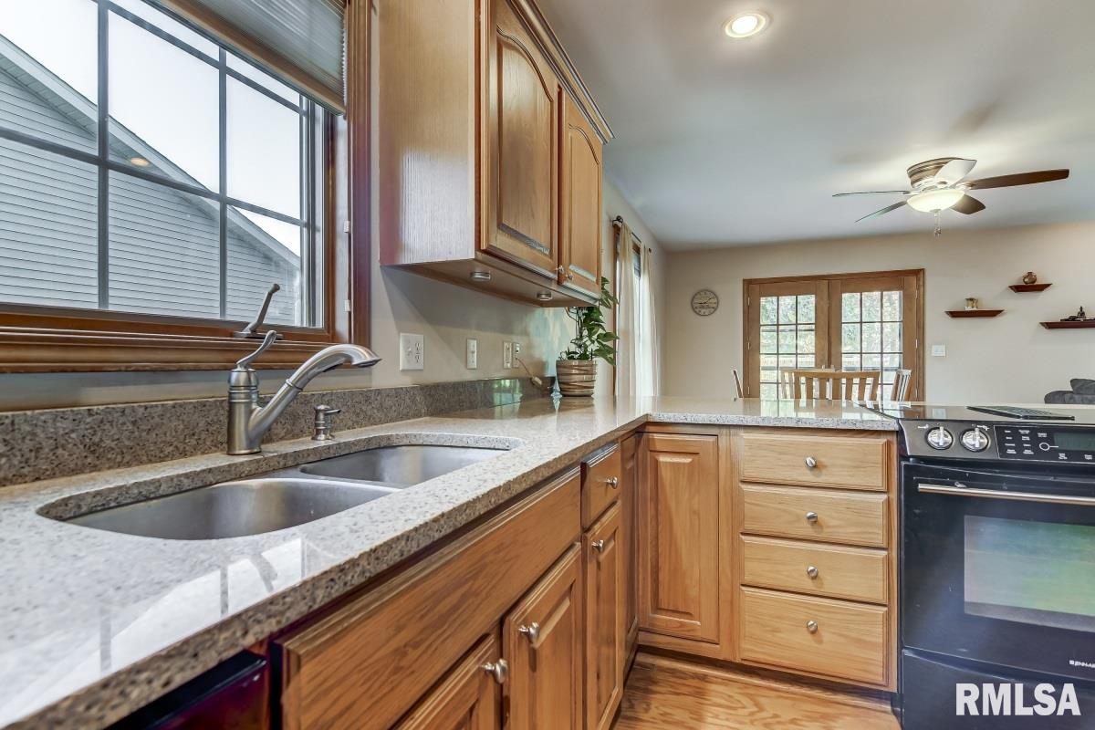 3604 Prairie Smoke Court Springfield, IL 62712 - Photo 9 of 34