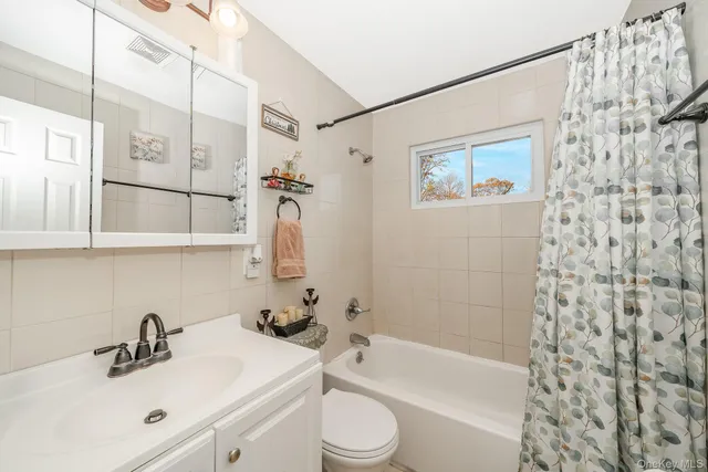 $589,000 | 1175 Little E Neck Road, West Babylon, NY 11704