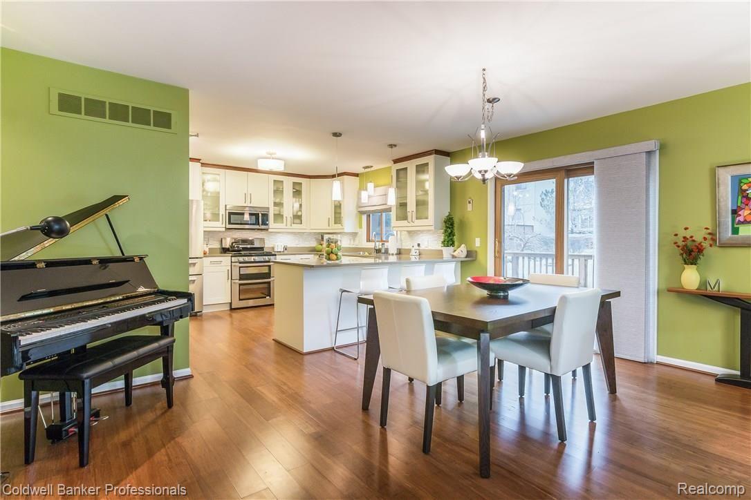 2192 Rochelle Park Drive, Unit 112 Rochester, MI 48309 - Photo 7 of 37 Beautiful Bamboo Floors