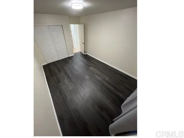 a picture of a bench in a window