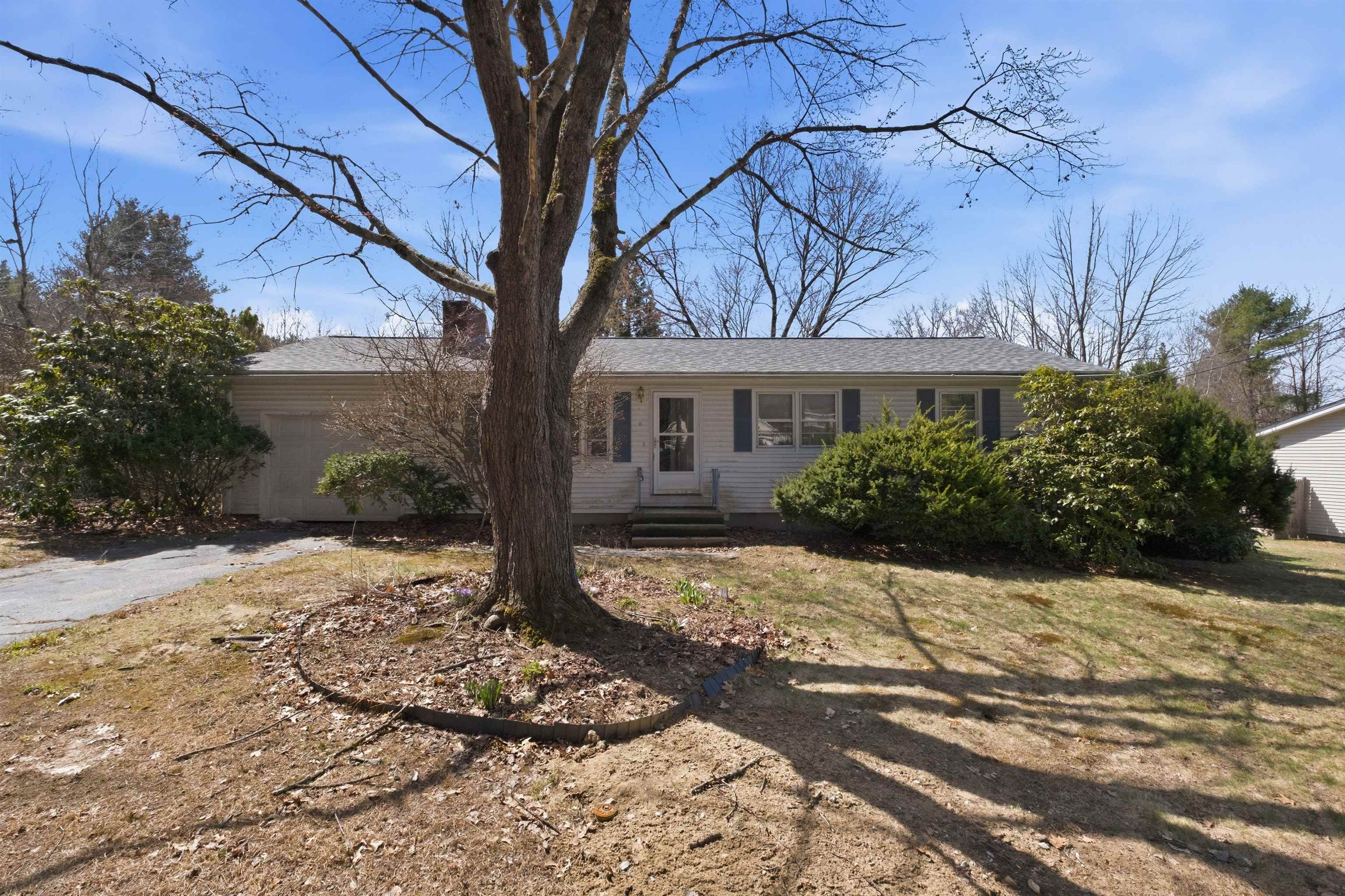 11 Thompson Avenue Hooksett, NH 03106 - Photo 1 of 38
