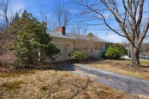 $329,000 | 11 Thompson Avenue, Hooksett, NH 03106