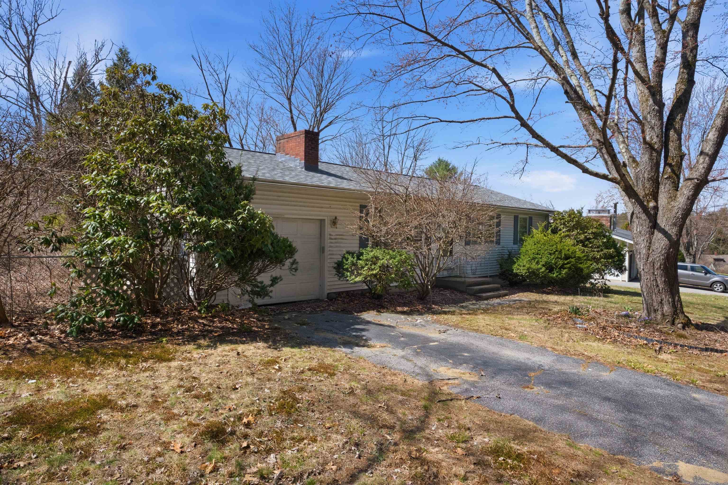 11 Thompson Avenue Hooksett, NH 03106 - Photo 2 of 38