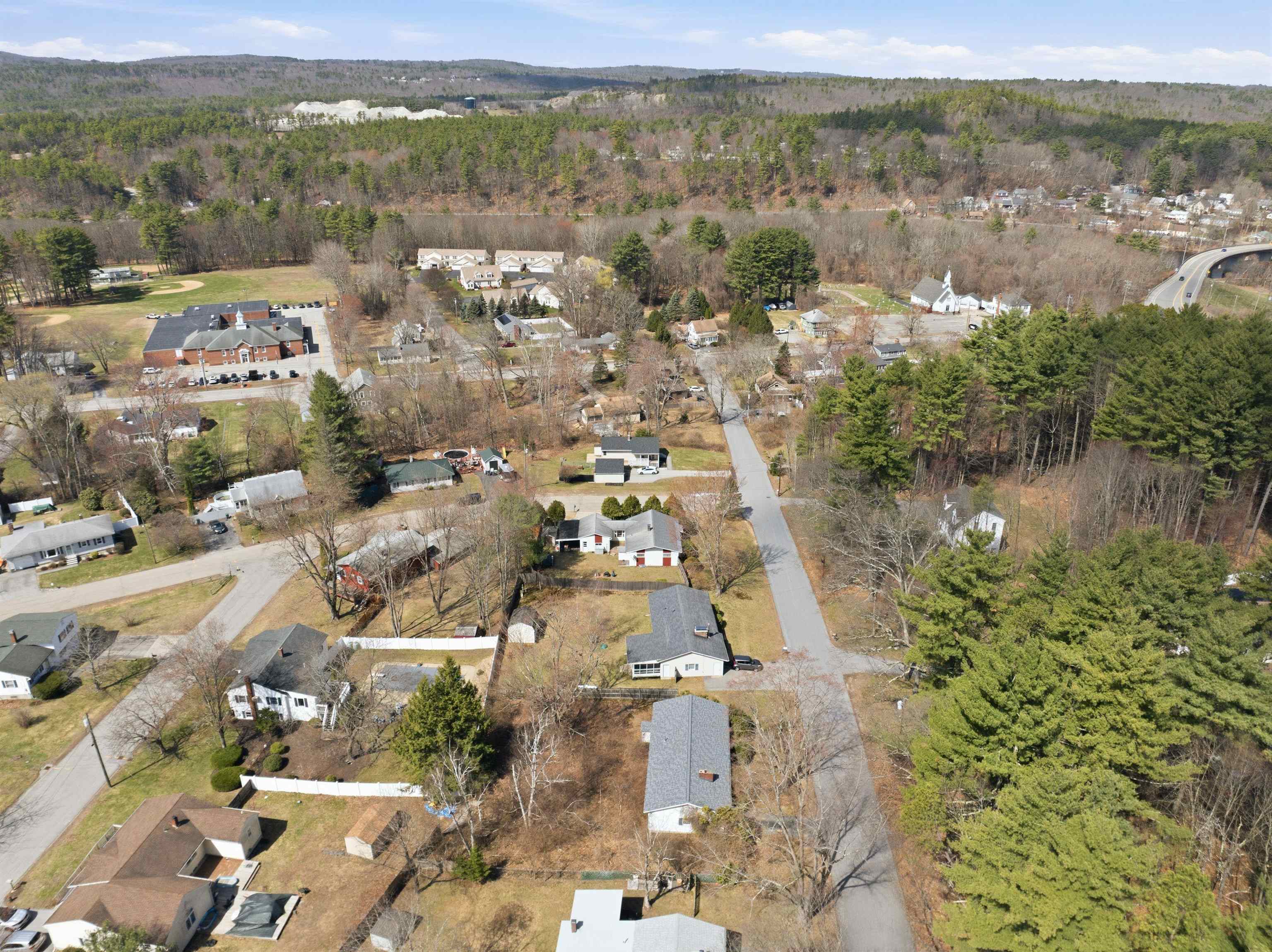 11 Thompson Avenue Hooksett, NH 03106 - Photo 30 of 38