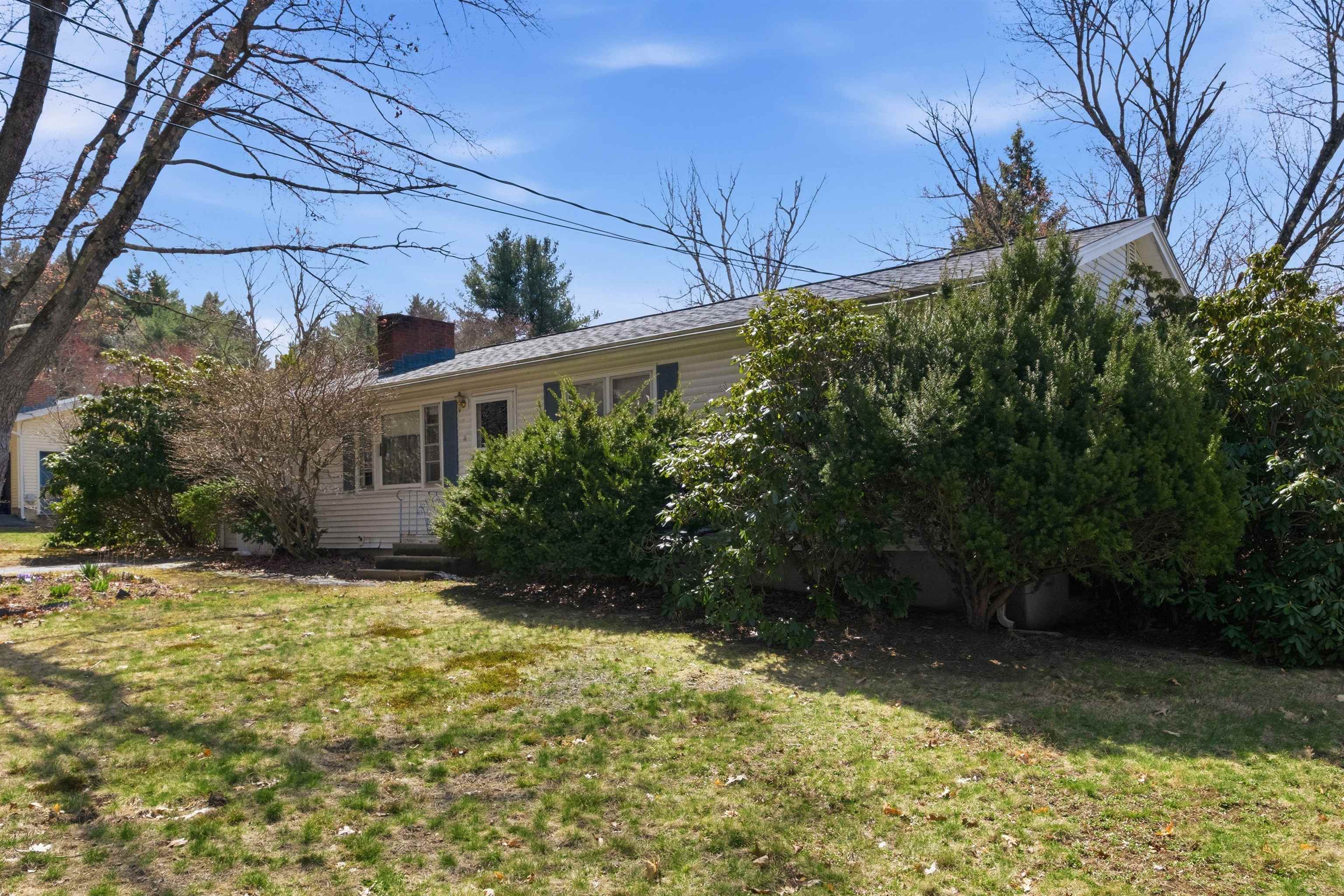 11 Thompson Avenue Hooksett, NH 03106 - Photo 3 of 38