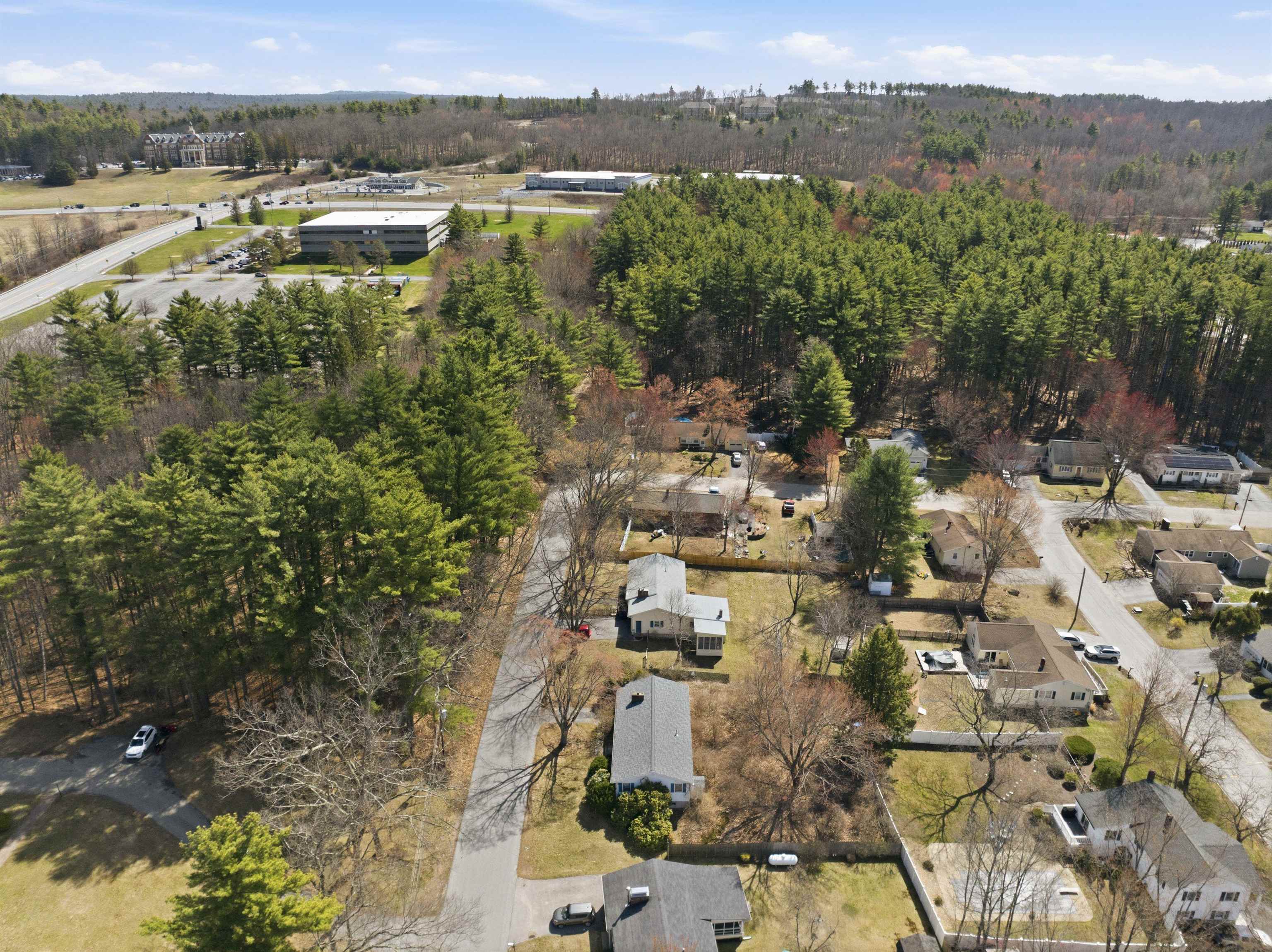 11 Thompson Avenue Hooksett, NH 03106 - Photo 34 of 38