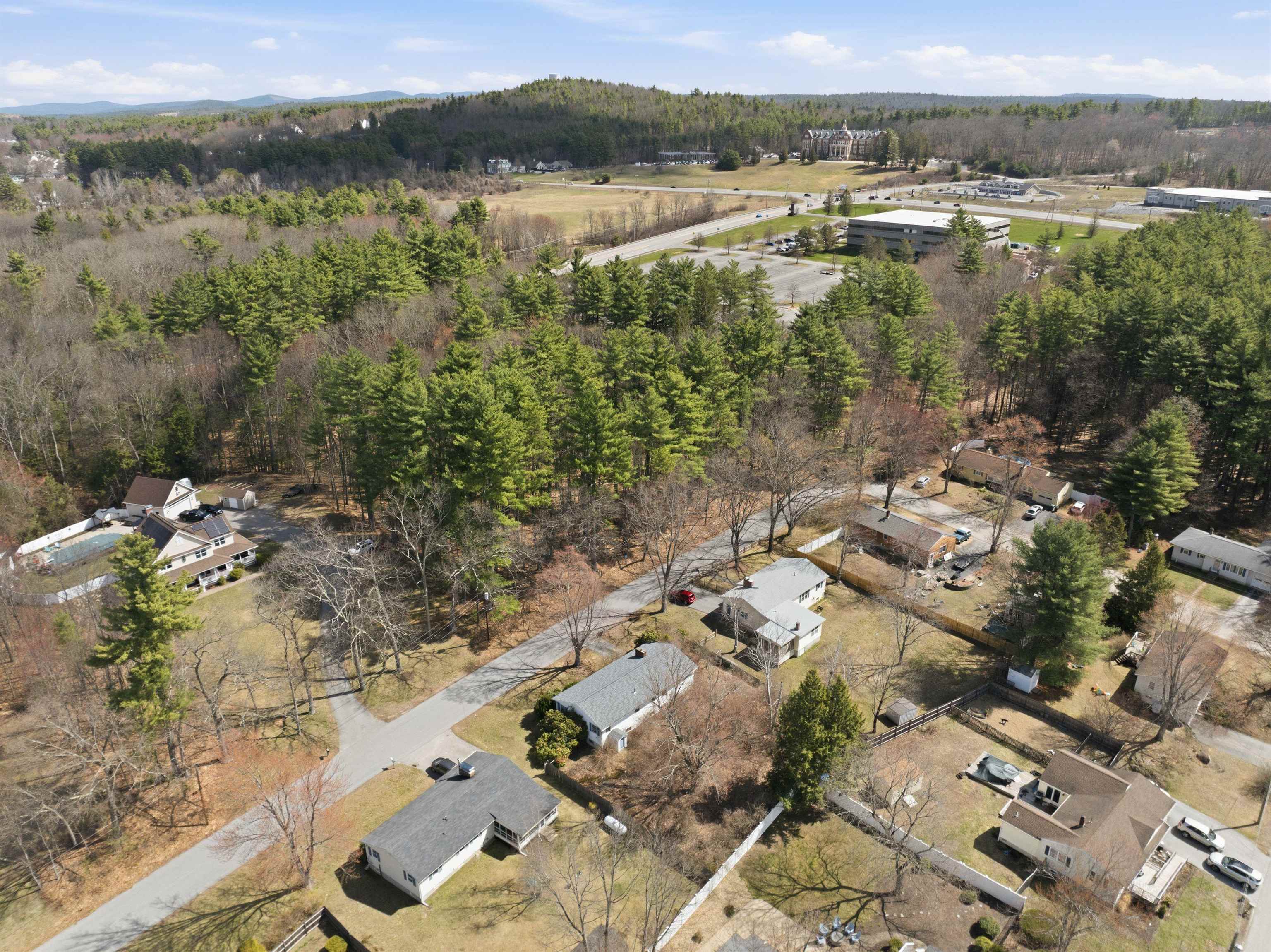 11 Thompson Avenue Hooksett, NH 03106 - Photo 35 of 38