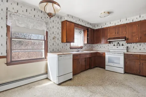 $329,000 | 11 Thompson Avenue, Hooksett, NH 03106