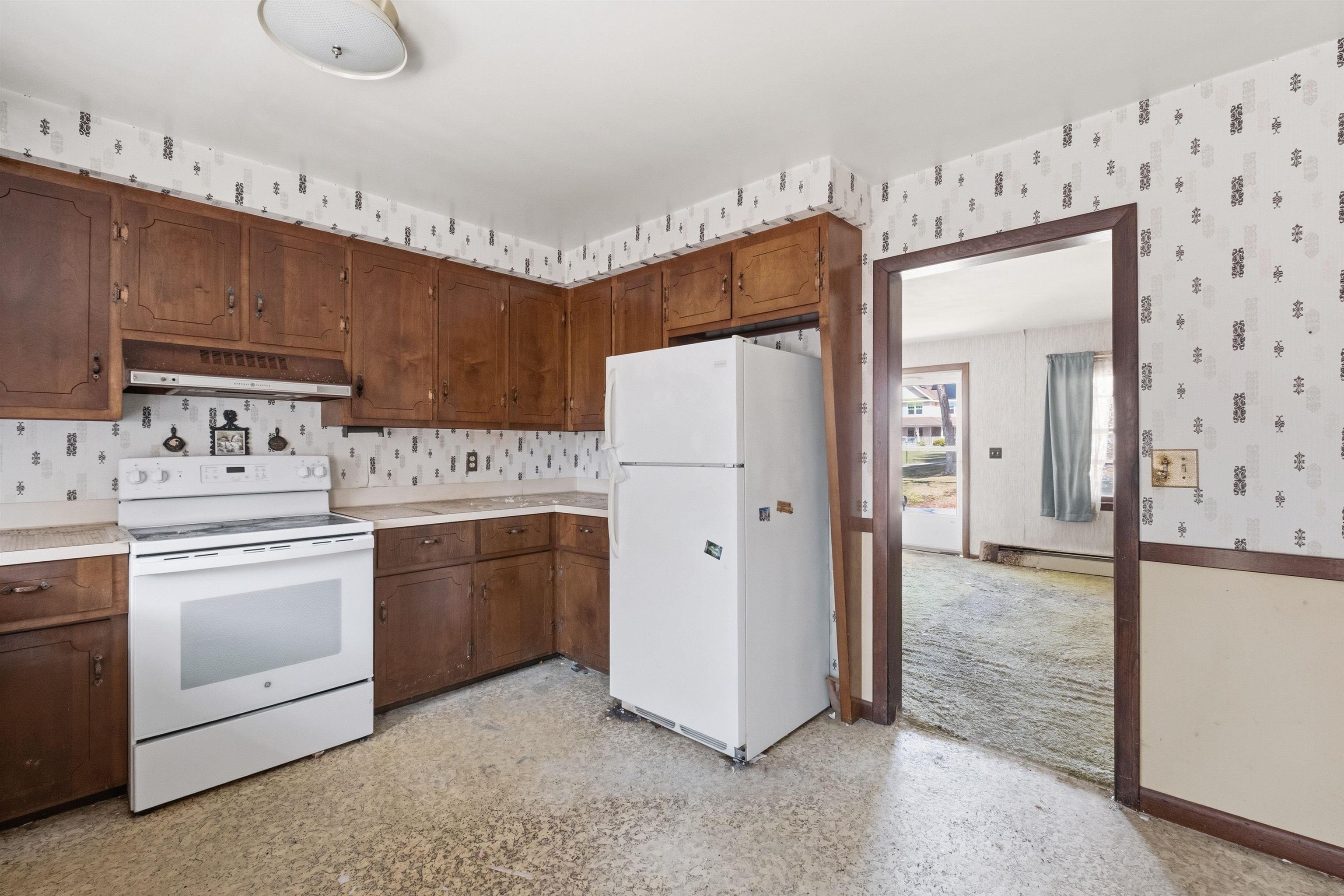 11 Thompson Avenue Hooksett, NH 03106 - Photo 7 of 38