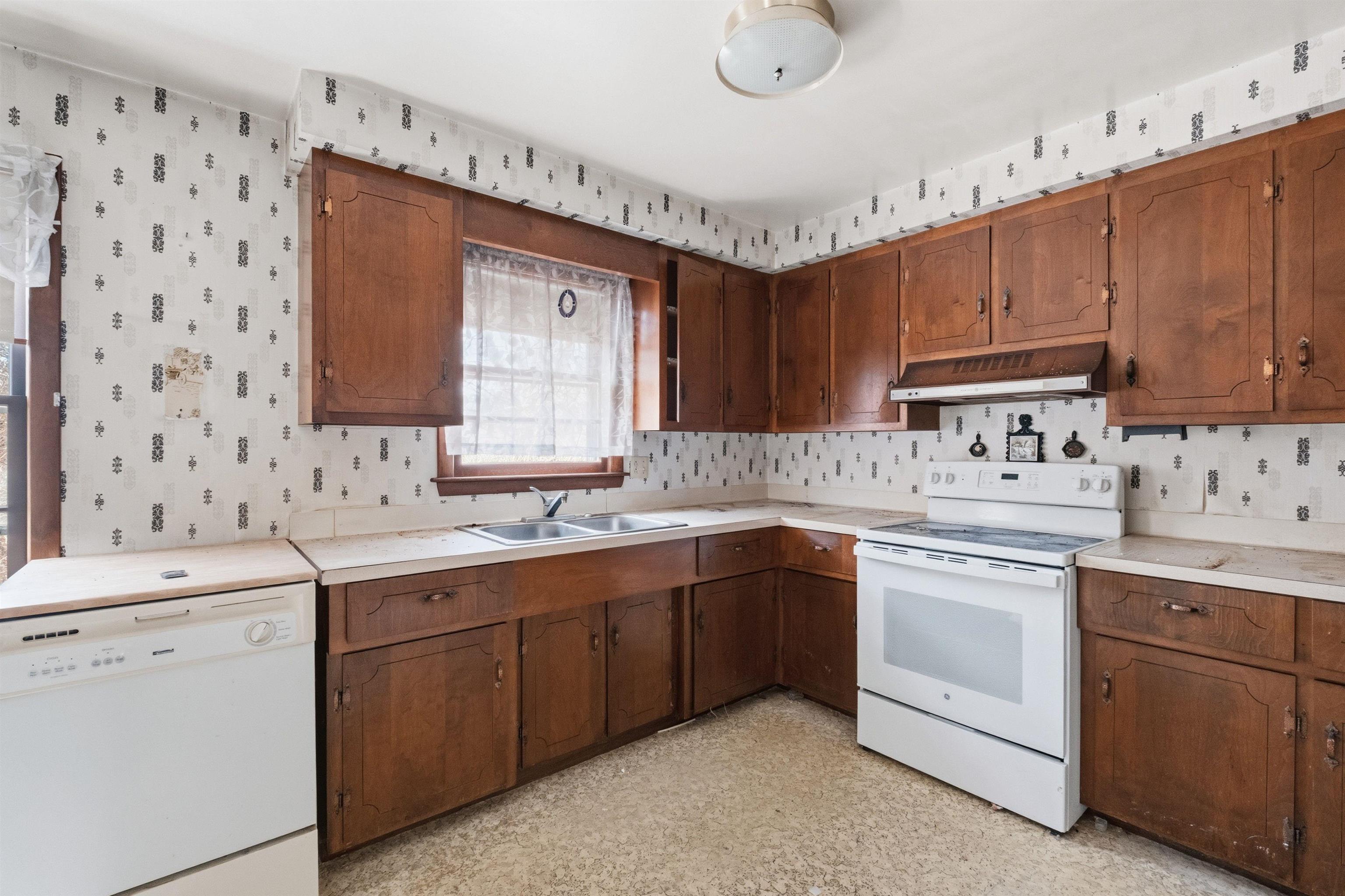 11 Thompson Avenue Hooksett, NH 03106 - Photo 10 of 38