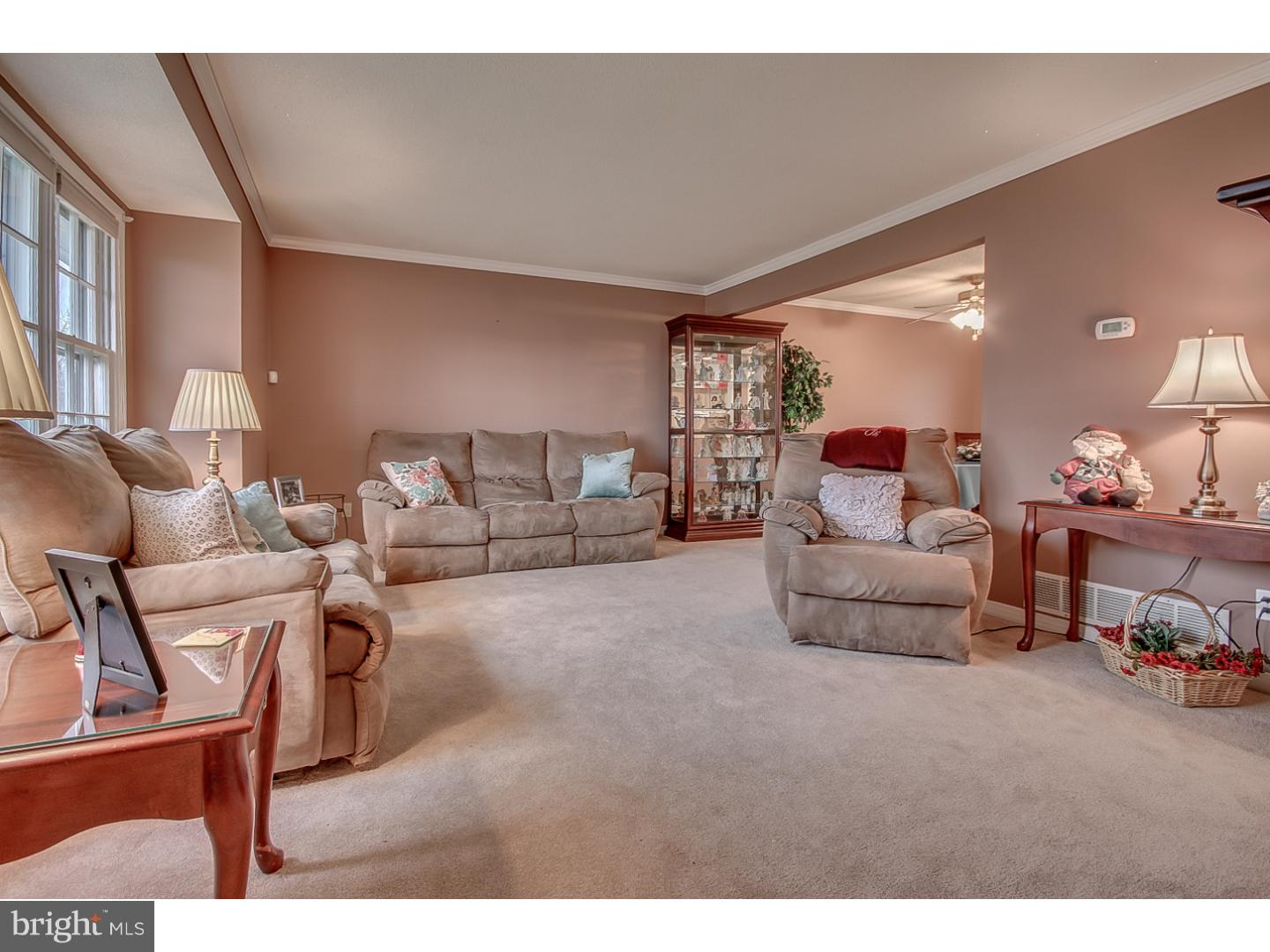 820 Hanford Road Fairless Hills, PA 19030 - Photo 12 of 24 Living Room