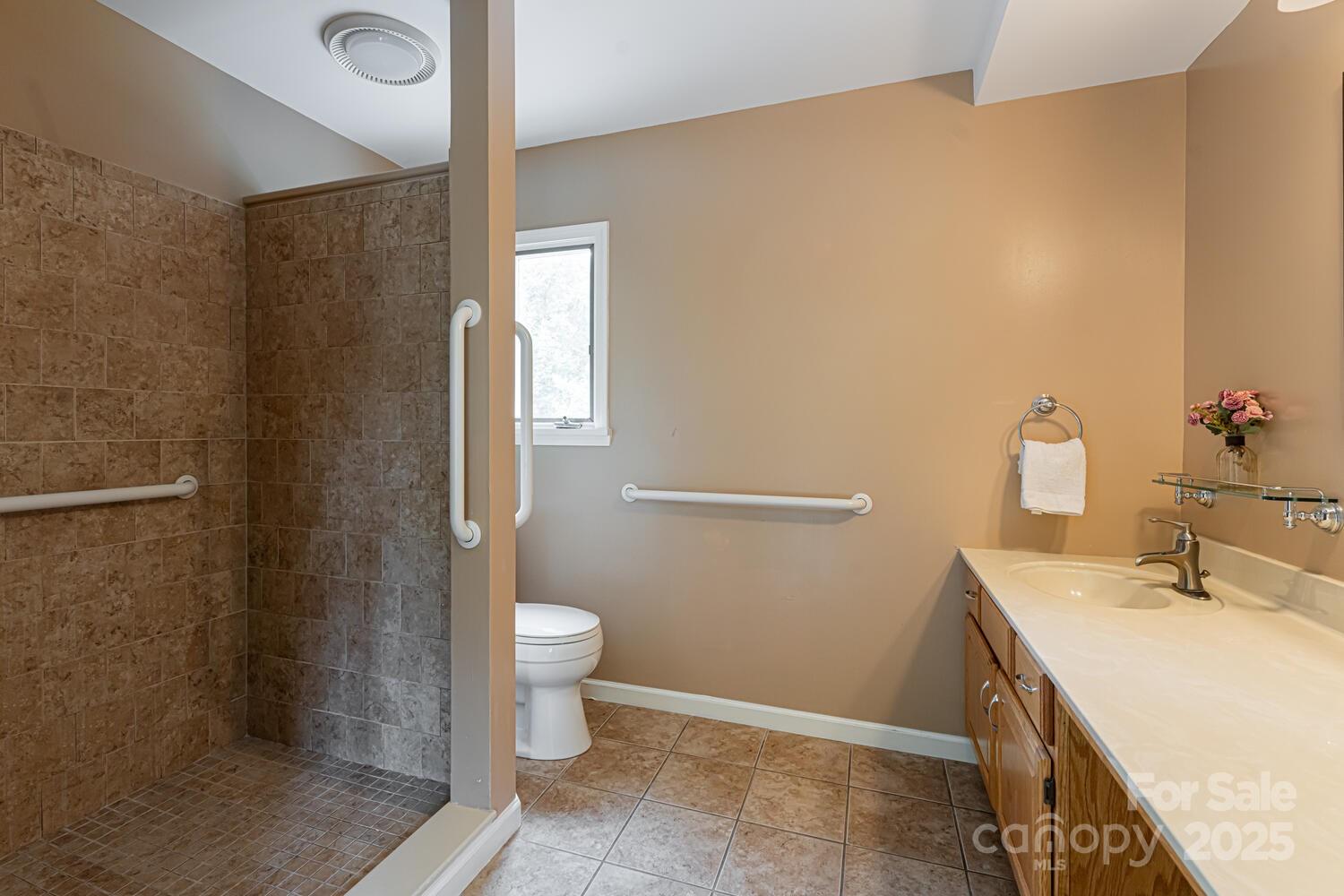 3870 Kanuga Road Hendersonville, NC 28739 - Photo 18 of 35 Gallery Image 18