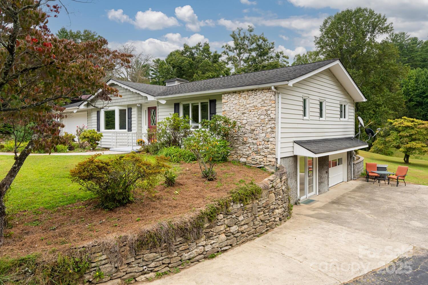 3870 Kanuga Road Hendersonville, NC 28739 - Photo 3 of 35 Gallery Image 3
