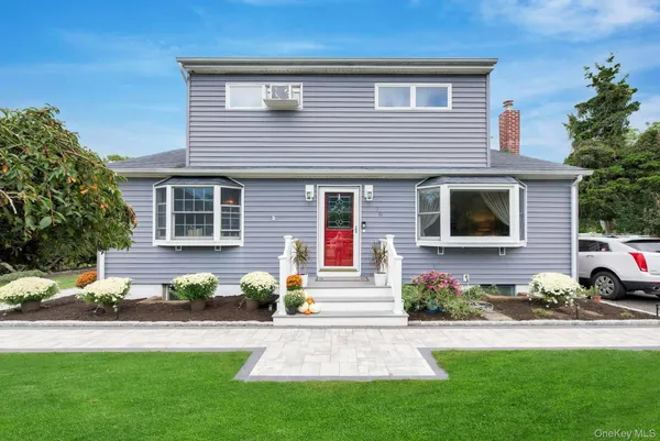$999,000 | 70 Fanning Avenue, Hampton Bays, NY 11946