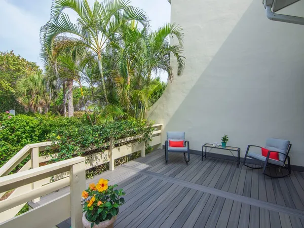 a view of yard from deck with seating space