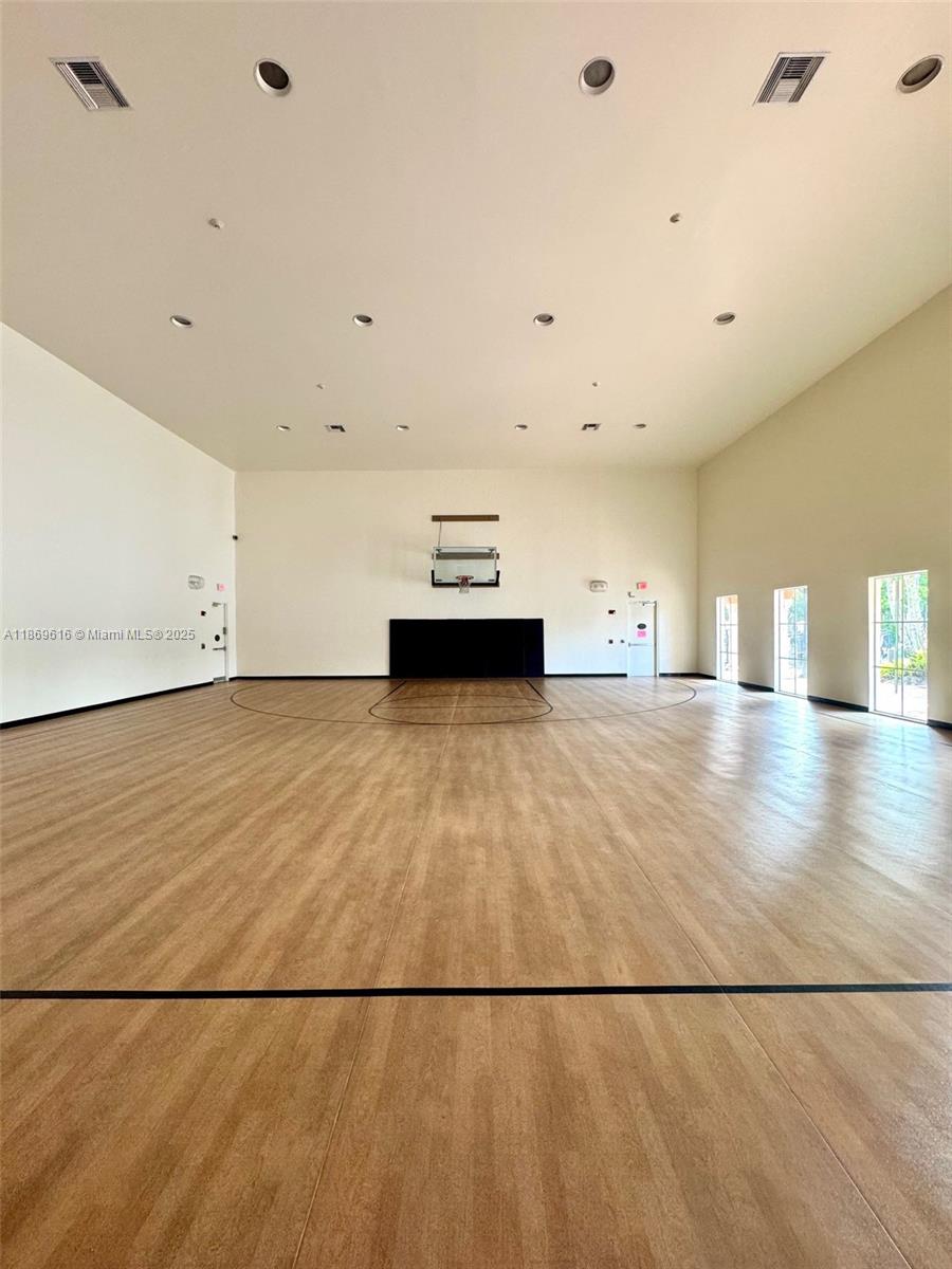 4402 Southwest 160th Avenue, Unit 910 Miramar, FL 33027 - Photo 19 of 22 Basketball Court